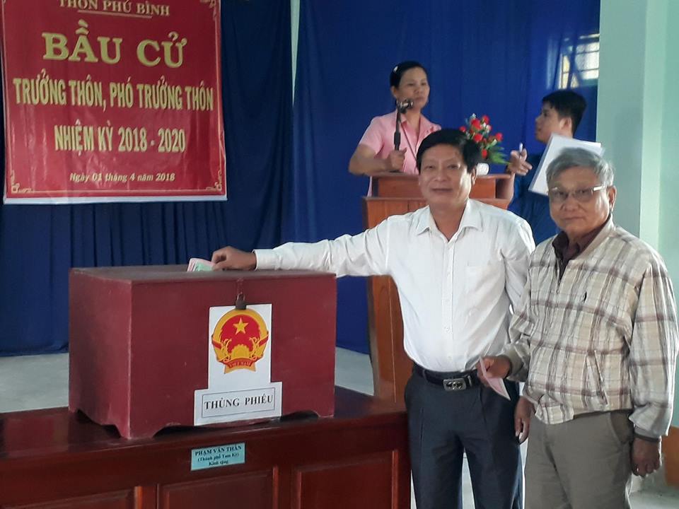 Bầu cử chức danh Trưởng thôn, Phó Trưởng thôn tại thôn Phú Bình. Ảnh: DT