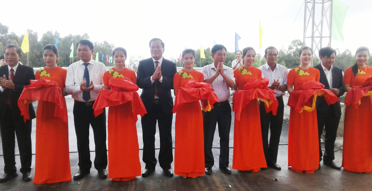 Gắn biển công nhận công trình chào mừng kỷ niệm 50 năm kết nghĩa Thọ Xuân - Quế Sơn